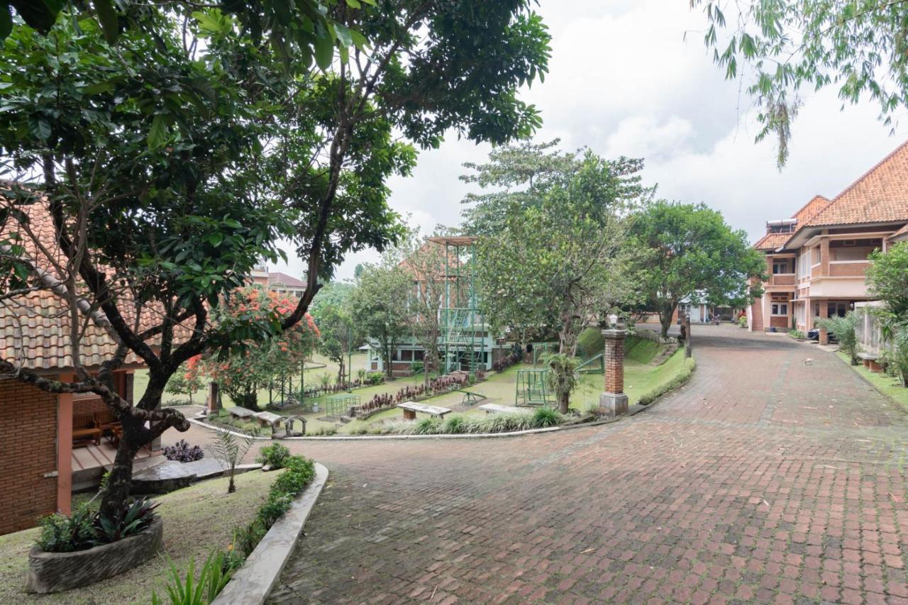 Urbanview Syariah Insani Cisarua Puncak 3* Bogor