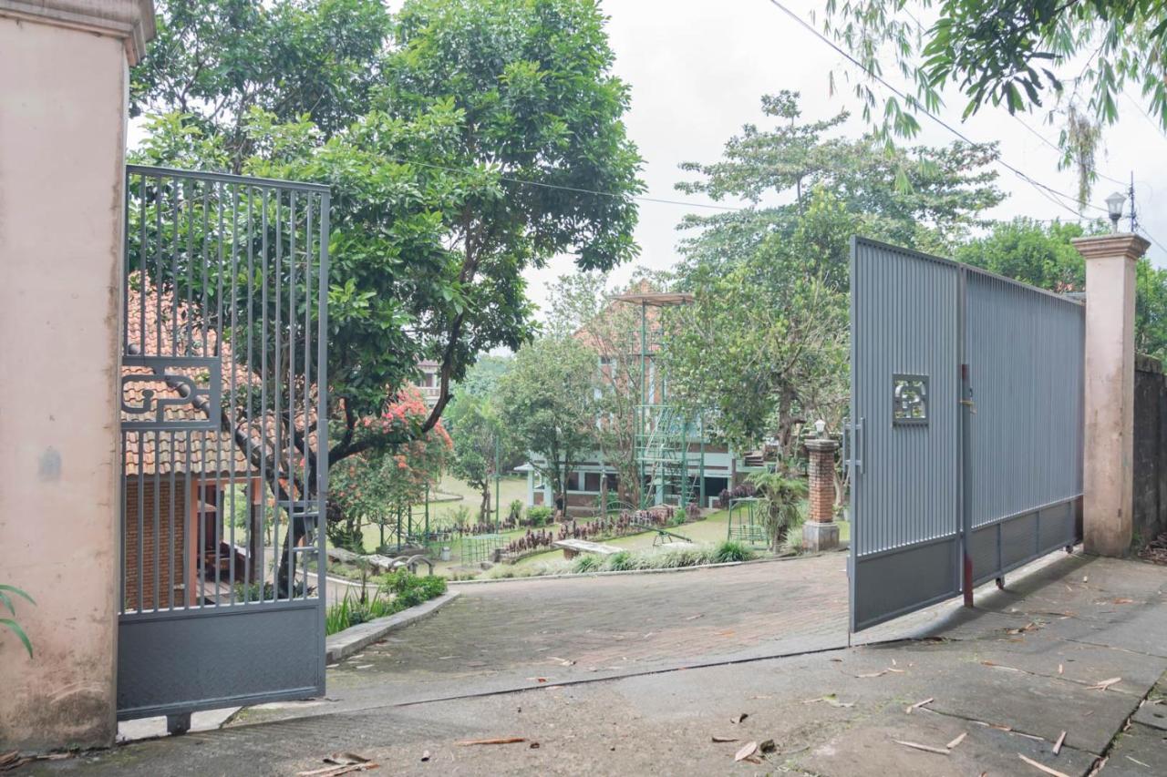 Hotel Urbanview Syariah Insani Cisarua Puncak 3*