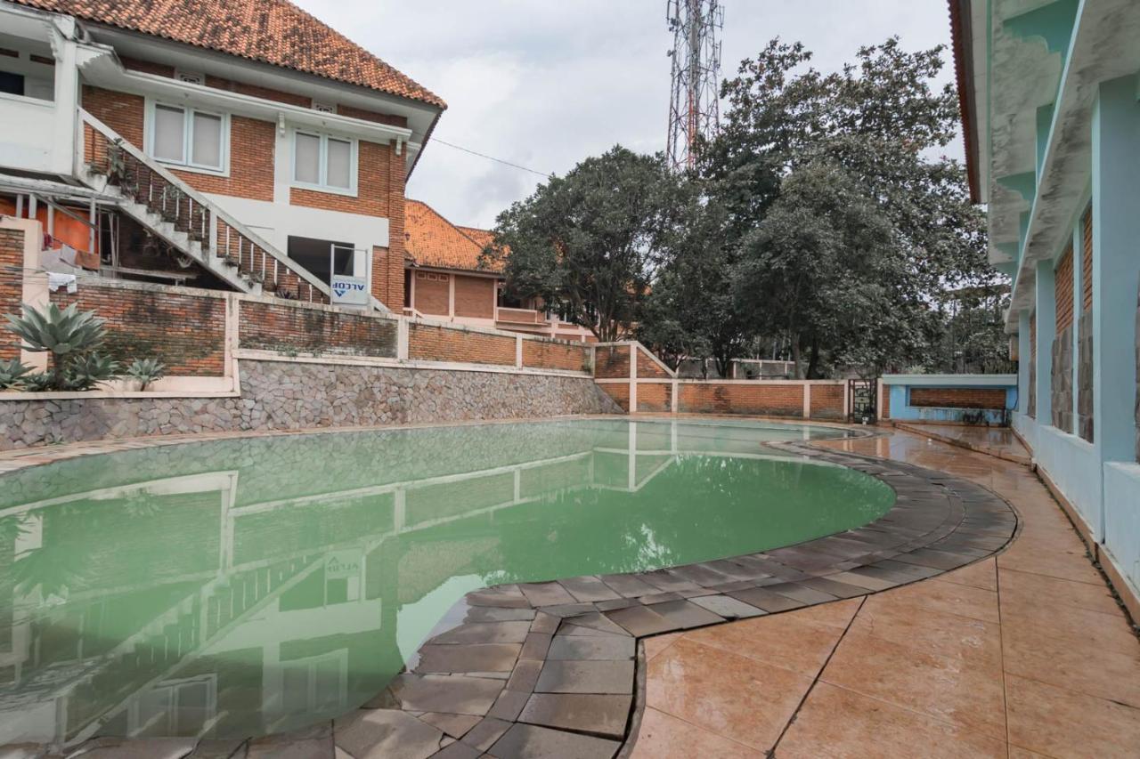 Hotel Urbanview Syariah Insani Cisarua Puncak Bogor