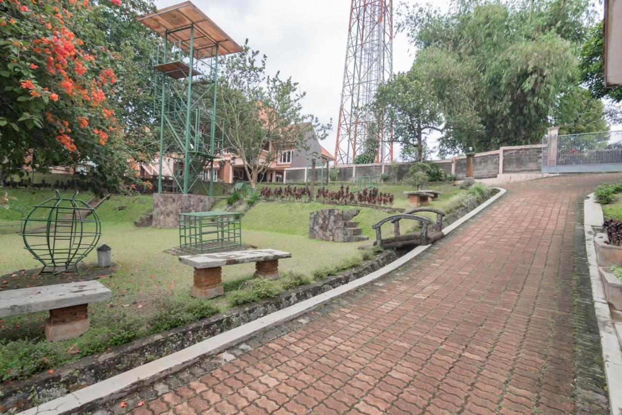 Hotel Urbanview Syariah Insani Cisarua Puncak
