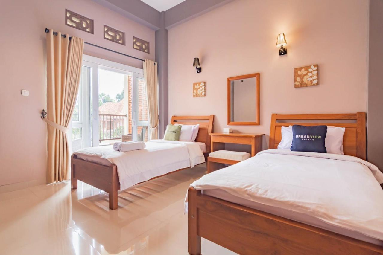 Urbanview Syariah Insani Cisarua Puncak Hotel 3*