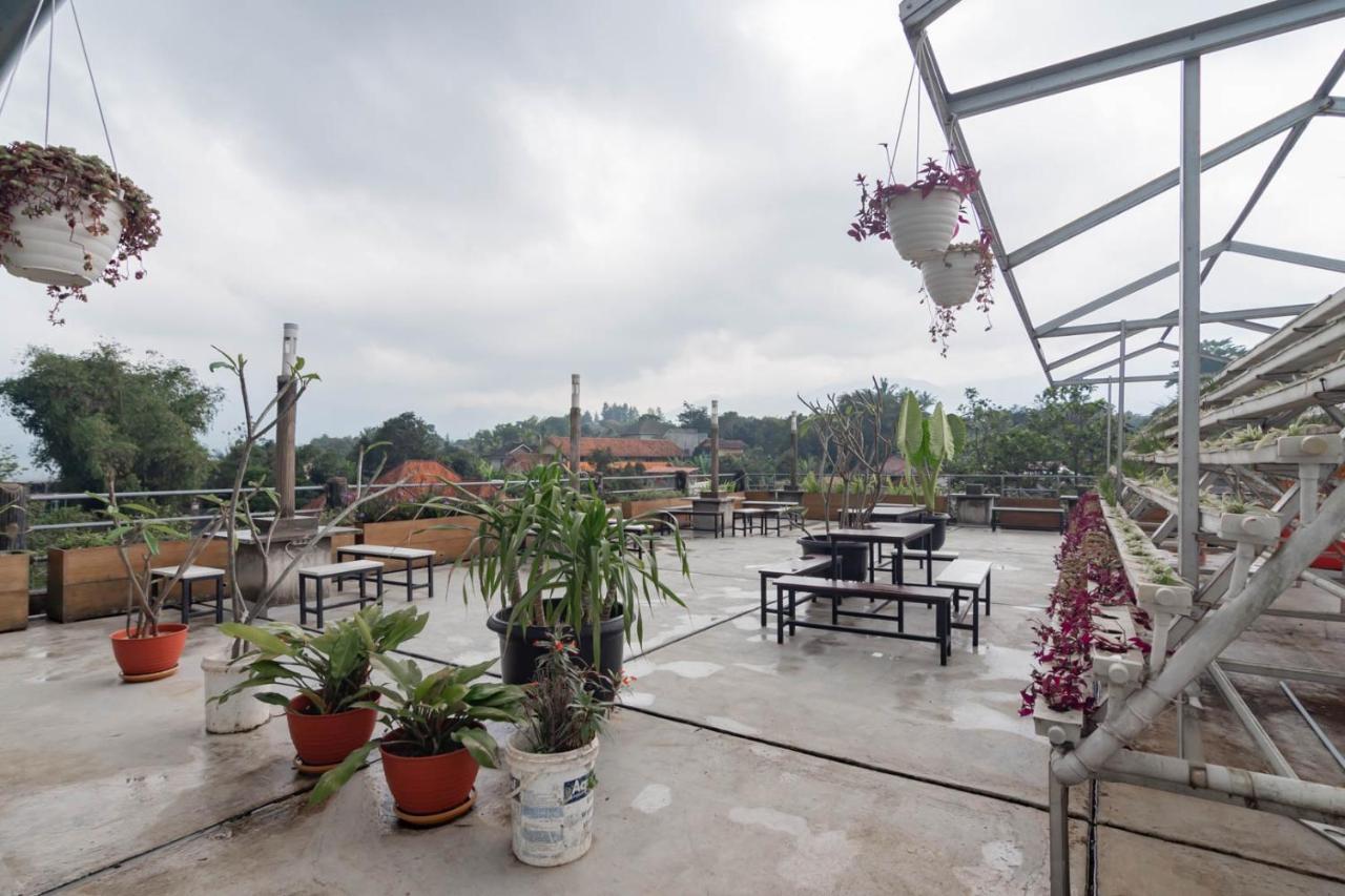 Urbanview Syariah Insani Cisarua Puncak Hotel 3*