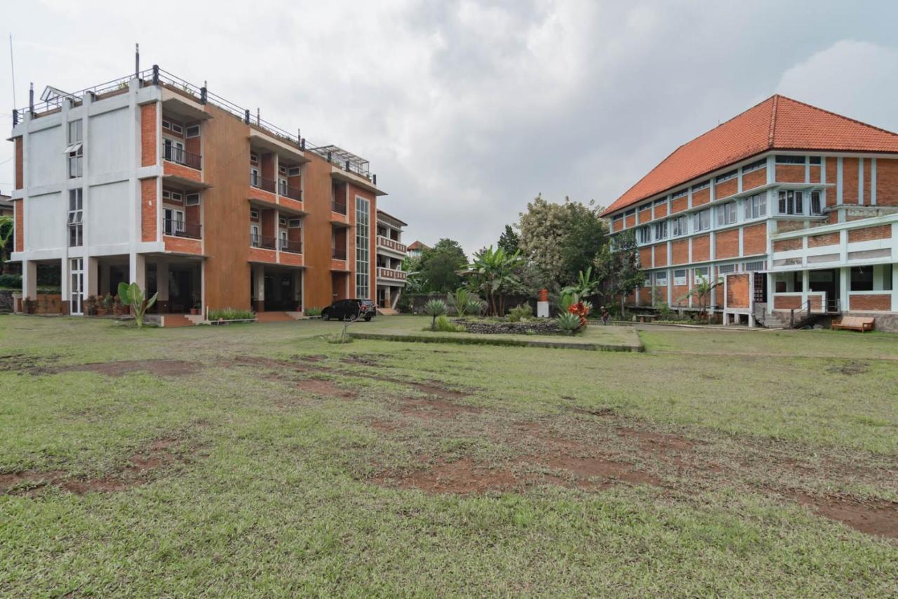Urbanview Syariah Insani Cisarua Puncak Hotel Bogor