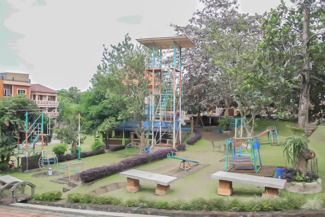 Urbanview Syariah Insani Cisarua Puncak 3* Bogor