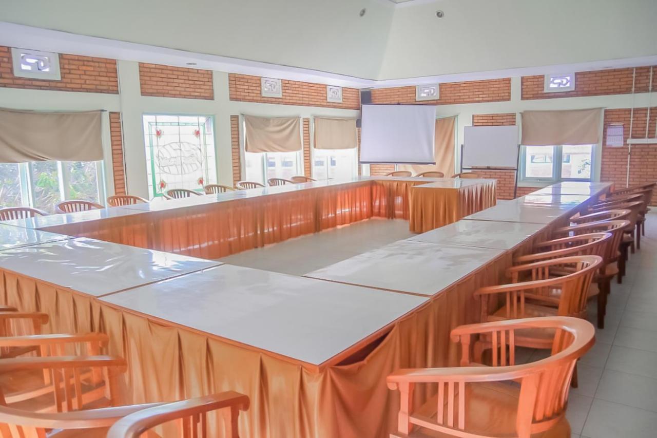 Urbanview Syariah Insani Cisarua Puncak Hotel