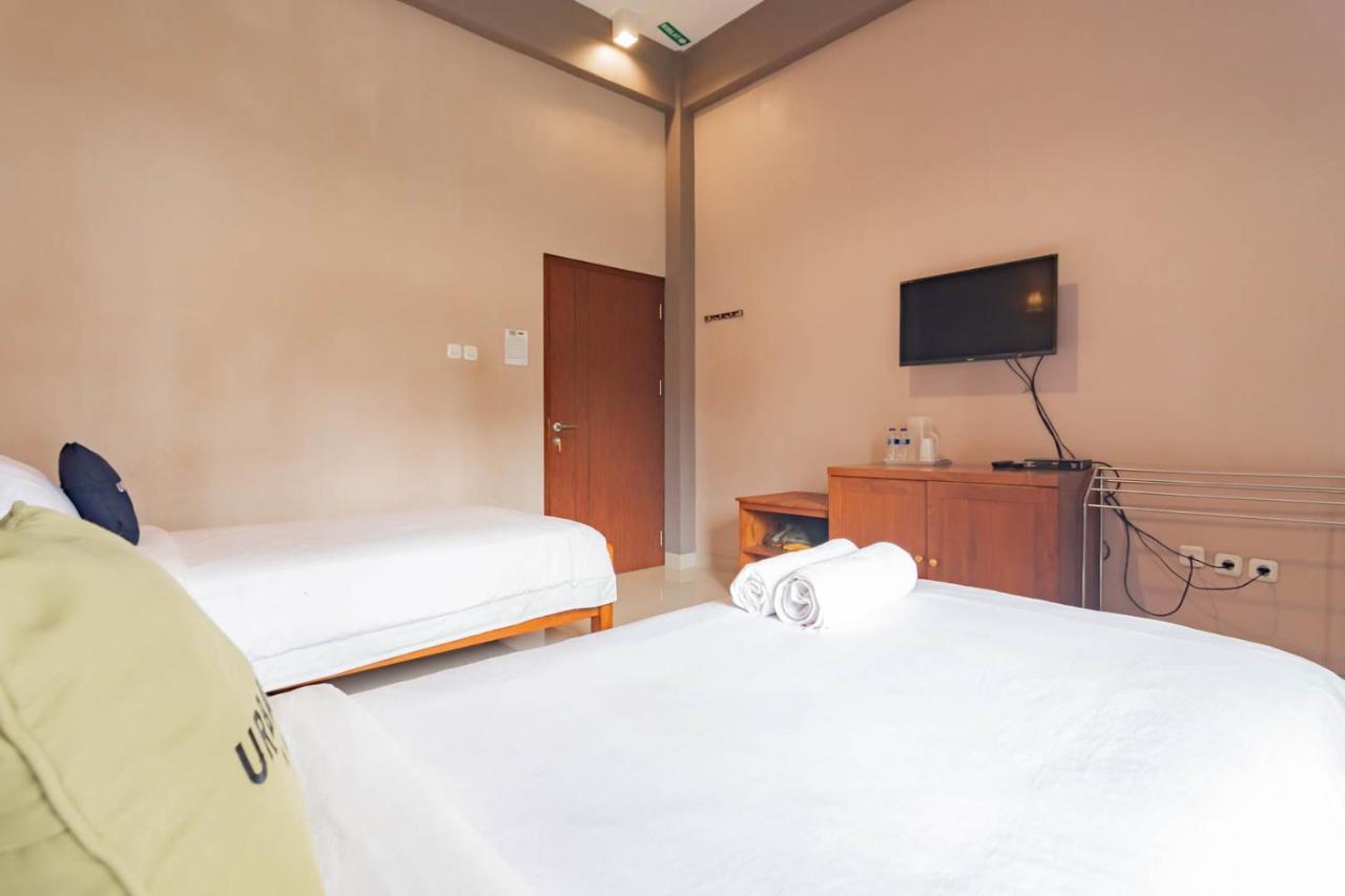 Urbanview Syariah Insani Cisarua Puncak 3* Bogor