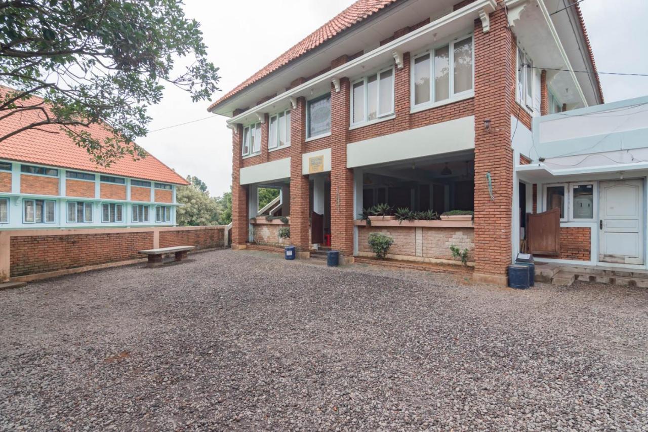 Hotel Urbanview Syariah Insani Cisarua Puncak 3*