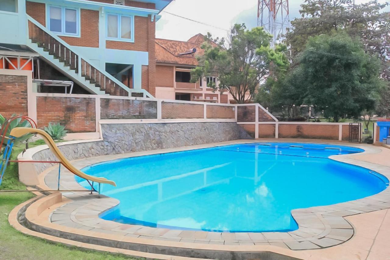 Hotel Urbanview Syariah Insani Cisarua Puncak Bogor