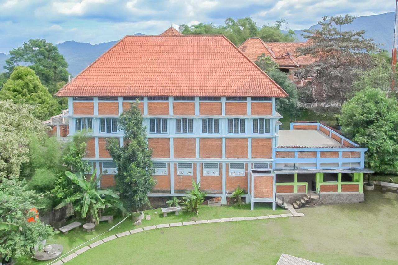 Urbanview Syariah Insani Cisarua Puncak 3*