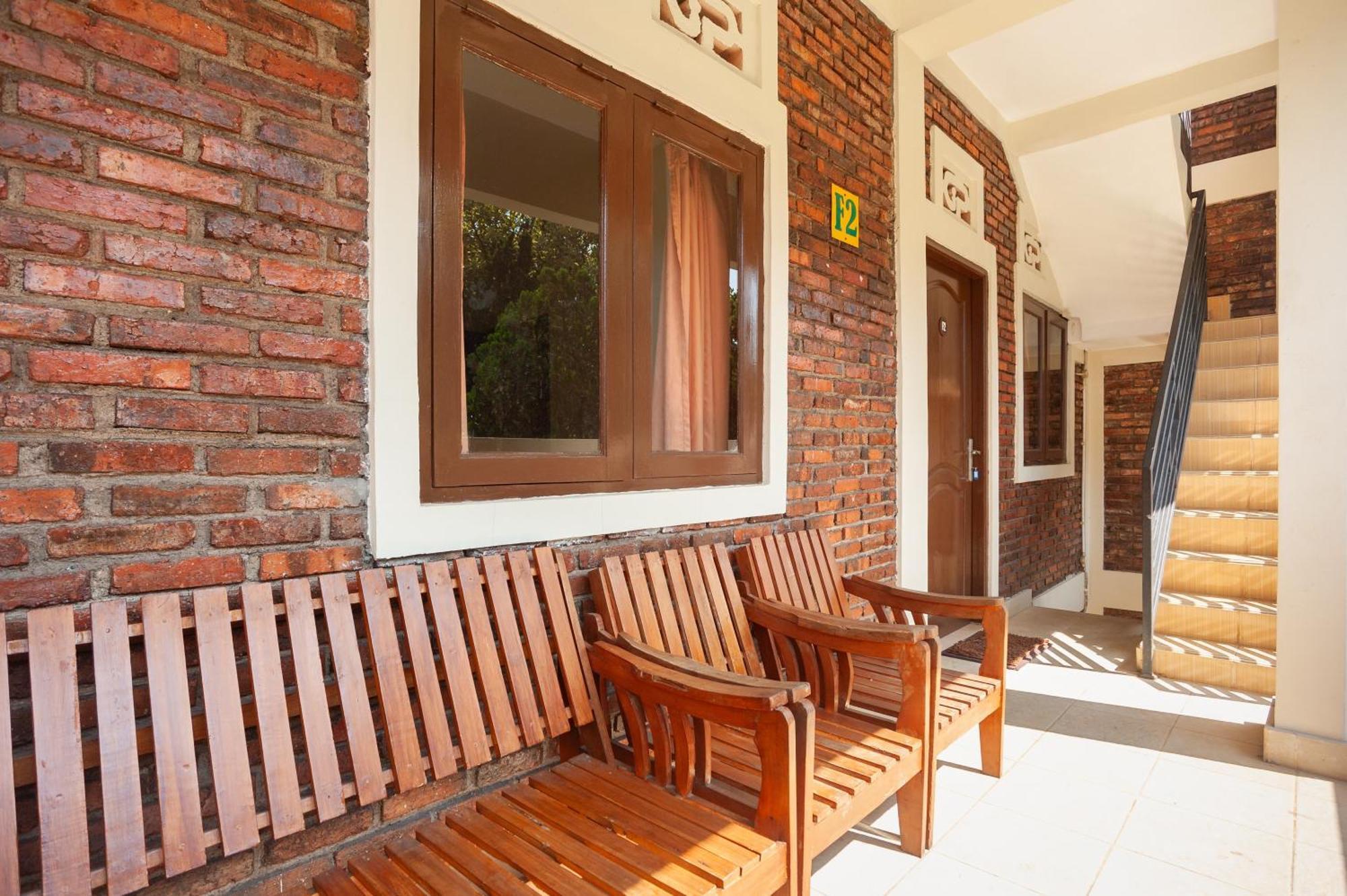 Urbanview Syariah Insani Cisarua Puncak Hotel