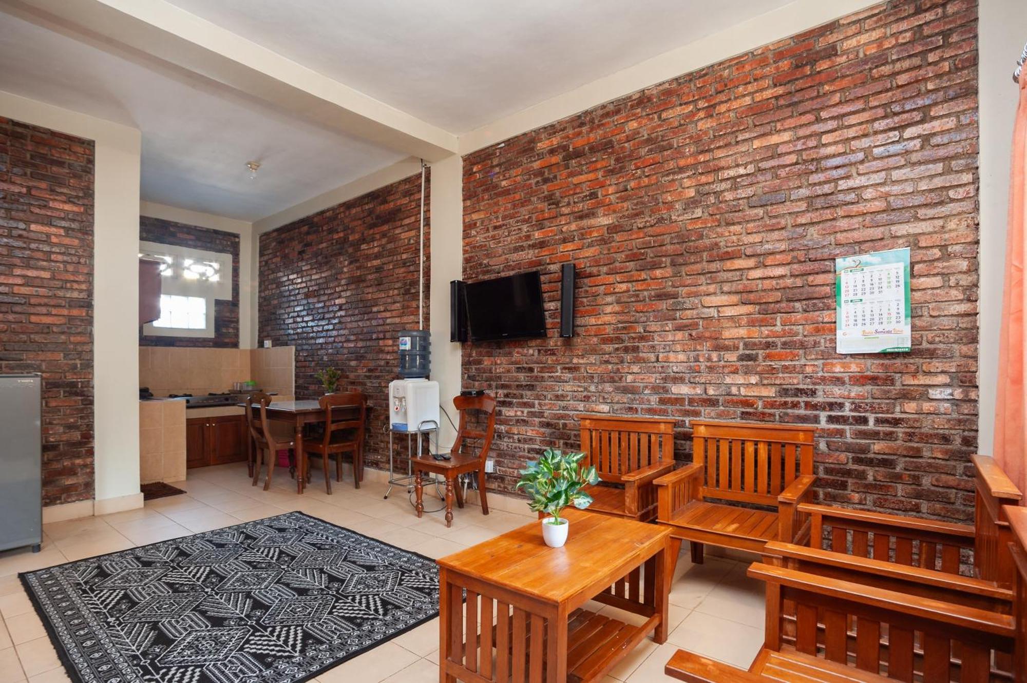 Hotel Urbanview Syariah Insani Cisarua Puncak Bogor